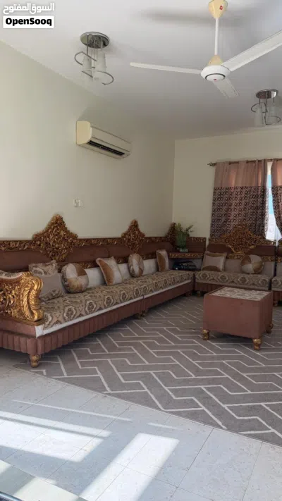 اثاث طقمين كراسي بحاله جيده 2