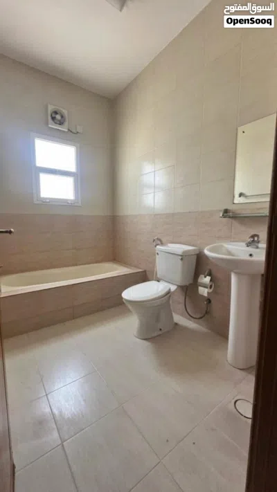 Office for Rent in Azaiba/مكتب للإيجار في العذيبة 3