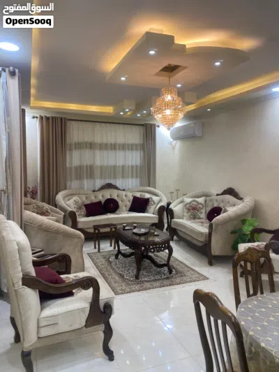 فيلا فاخرة للبيع في الزرقاء الجديدة 2