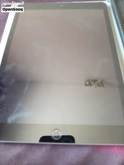 ايباد جيل تاسع (iPad 9) نظيف جداً بحالة الوكالة وبسعر لقطة شوف الوصف ومتوفر الشاحنه والباكيت 2
