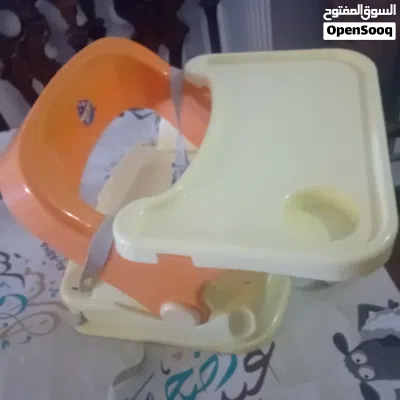 كرسي اكل ارضي اطفال شبه جديد 2
