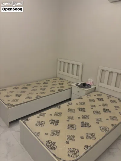 سريرين للبيع مع الكمدينه بحاله ممتازه 2