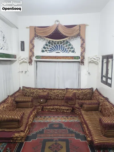 مجلس قطن اصلي يمني نظيف جداا جداا طول 5.5 متر و ارتفاع 20 سم وعمق 85 سم 2