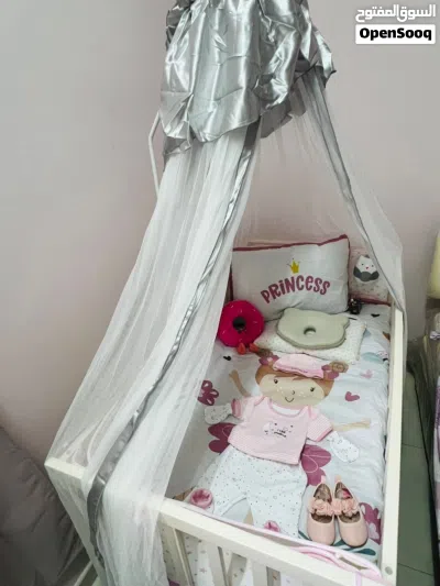 Baby crib set. Good as new! 3