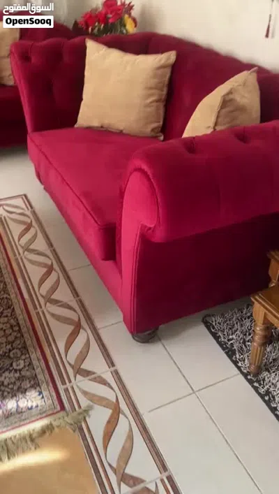 طقم كنب مخمل كامل مع طاولات فاخر للبيع-حالة ممتازة 2