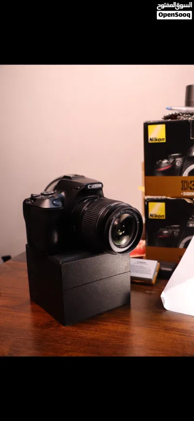 للبيع كامرا كانون 250D تصوير 4k شاشه لمس قلاب الحديثه واي فاي بلوتوث فوللل 2