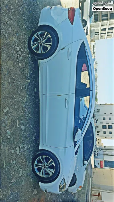 Hyundai Elantra SEL 2