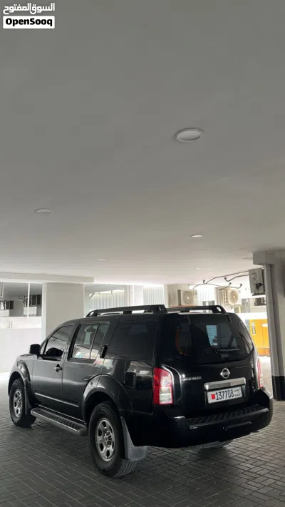Nissan Pathfinder Standard 2