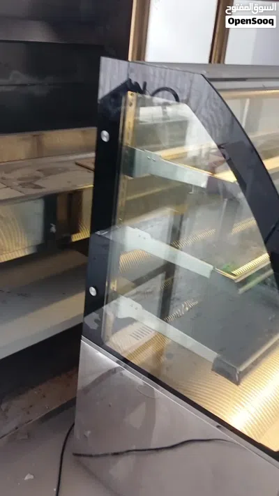 Cake and dessert refrigerator 2