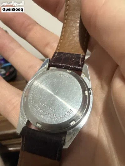 ساعة seiko 5 موديل الثمانينات بحالة جيدة جدا خدوش بسيطة لاكن الساعة حالتها منيحة تعمل بشكل ممتاز 2
