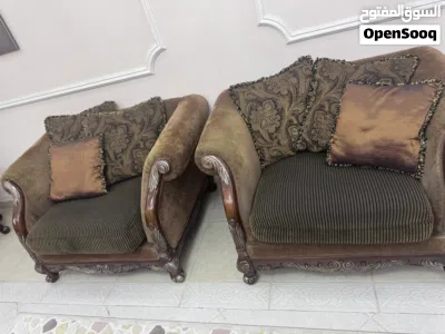 مجلس جدة طقم كنب مع ستارة سميكة وطقم طاولات 3