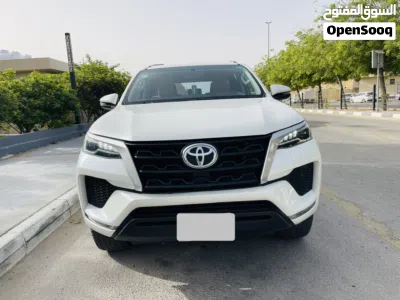Toyota Fortuner Standard 2