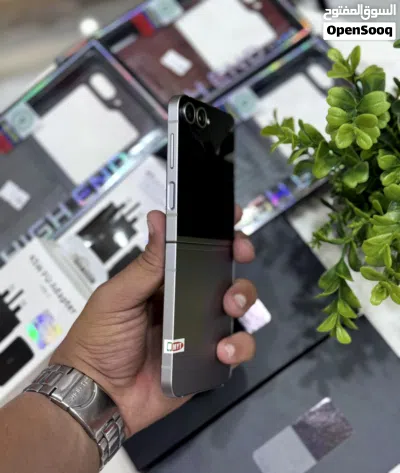 عرض خاص : Samsung Z flip 6 256gb هواتف بحالة الوكالة بدون اي شموخ أو مشاكل مع ضمان و ملحقات 3