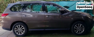 Nissan Pathfinder Standard 2