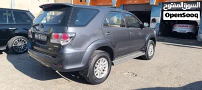 Toyota Fortuner SR5 4