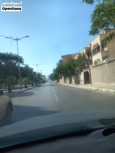 2000م للبيع في طريق السكة 2