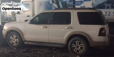Ford Explorer Base 2
