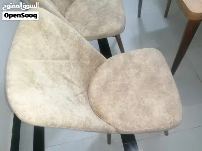 طاوله خشبيه مع اربع كراسي 4