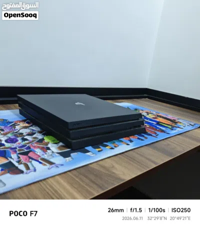 بلاي ستيشن 4 برو (PS4 Pro) مستعمل بحالة ممتازة مع 3 ذراعات 4