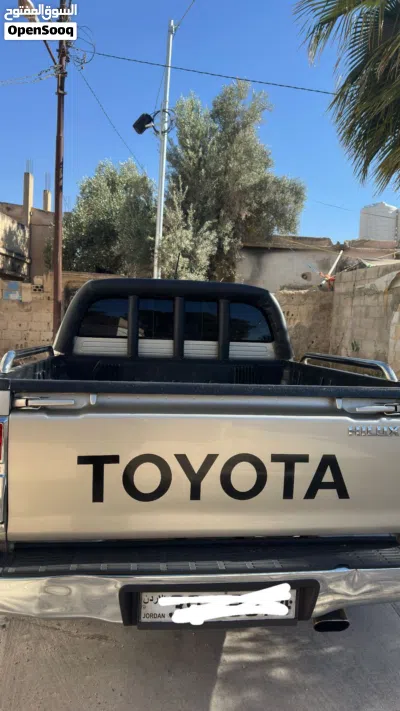 Toyota Hilux Standard 3