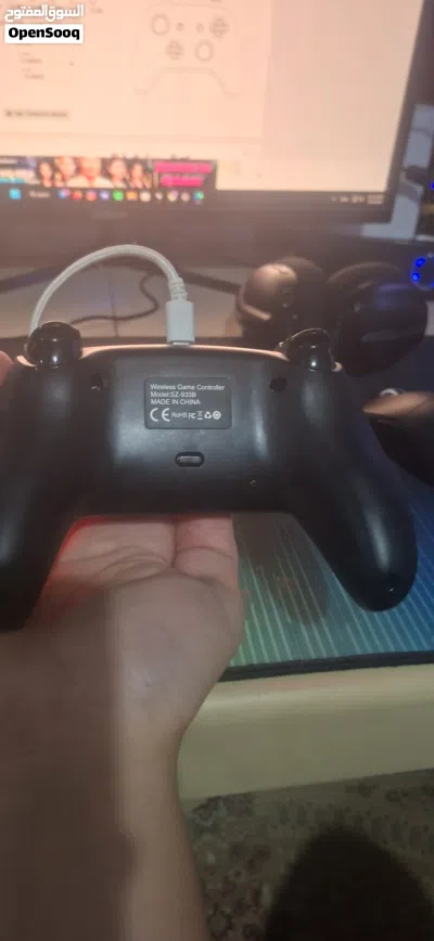 يد تحكم لاسلكية (Wireless Controller) مميزة مع إضاءة RGB 3