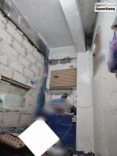 محل سفريات للإيجار على شارع الستين الجنوبي قريب من شارع تعز شارع مشهور بالسفريات مع حمام وملحق كامل. 4
