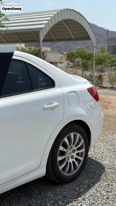سوزوكي كيزاشي Standard 3