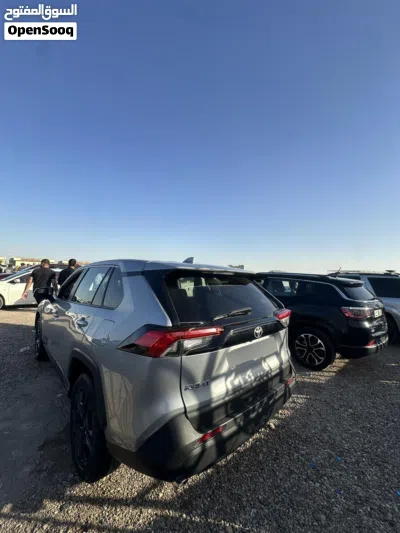 Toyota RAV 4 LE 3