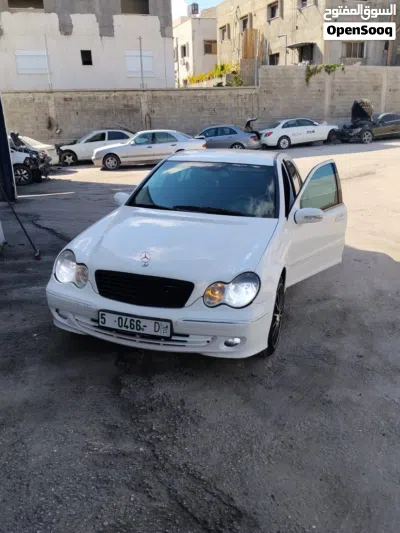 مرسيدس بنز الفئة-C C 220 4