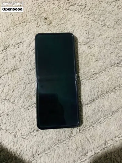Motorola Razr 50 ذاكره 256 رام مدمج 12+12 4