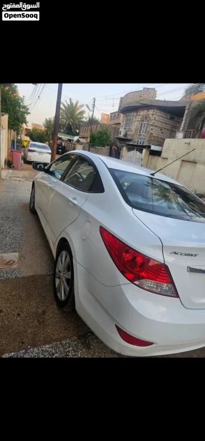 Hyundai Accent Standard 3