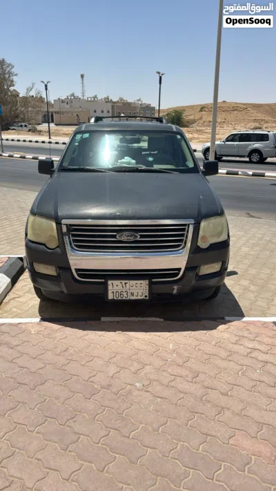 Ford Explorer Base 4