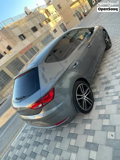 سيات ليون Standard 3