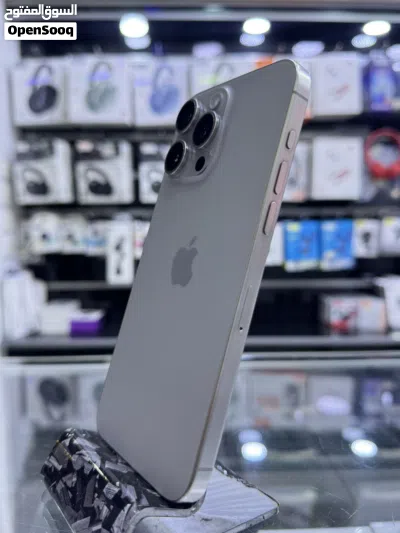 iPhone 15 Pro Max 256 GB - Battery 86% ايفون 15 برو ماكس 256 / الجهاز فقط في نقطة سودة صغيرة بالشاشة 3