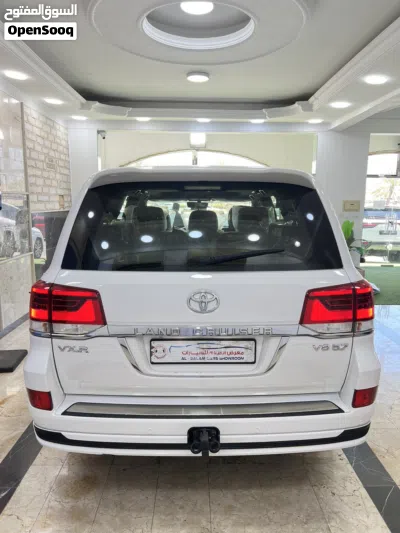 Toyota Land Cruiser VXR 4