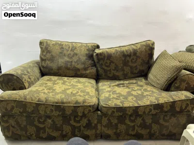 للبيع لدواعي السفر طقم كنب (صوفا) يتكون من 3 قطع 2