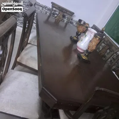 طقم كنب للبيع مع طاوله سفرة كبيره معها 8كراسي بحاله ممتازة للتواصل واتس والي بدو اياه ما بقصر معاه 4