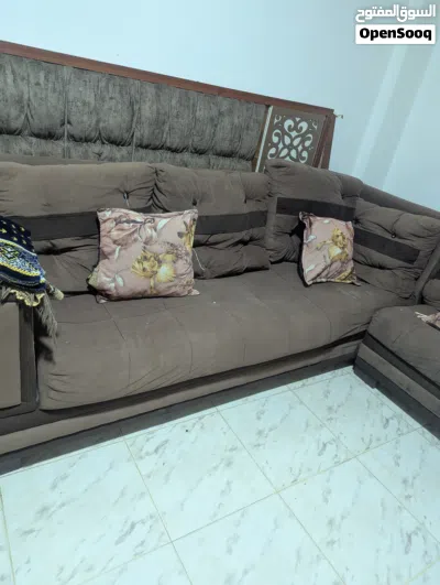 طقم كنب شبه جديد وطقم كورنر خشب تقبل 3