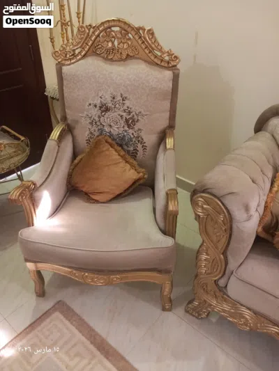 عدد 2 طقم كنباي ملوكي مذهب مع طاولتين وسط بسعر مغري 3