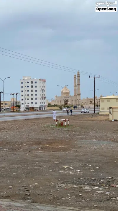شقة 3 غرف ببنايه اول خط شارع الخير مقابل جامع تيمور بن فيصل بالمعبيله (شيكات) 4