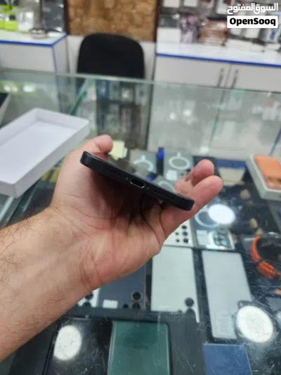 iPhone 16 plus بحالة الجديد بسعر مميز جدا 4