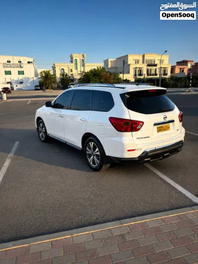 Nissan Pathfinder S 2