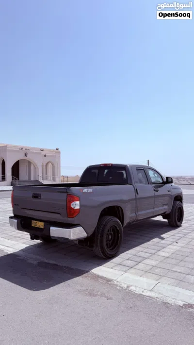Toyota Tundra SR5 3