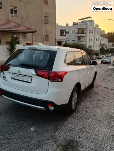 Mitsubishi Outlander Standard 3