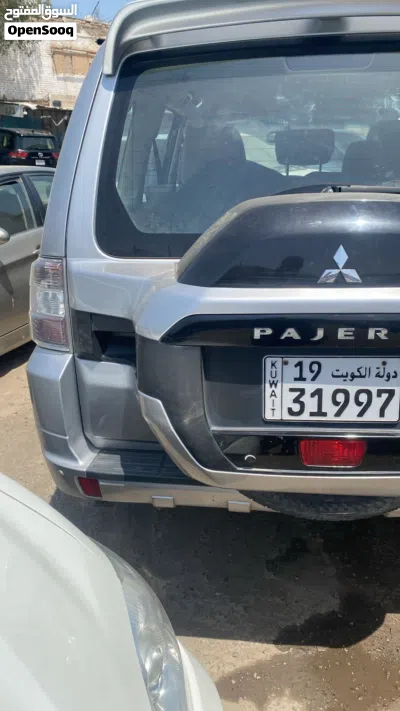 Mitsubishi Pajero GLS 2