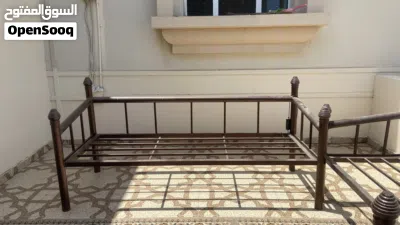 جلسه خارجيه بحاله ممتازه ثلاثه كراسي و طاوله من الرخام 4