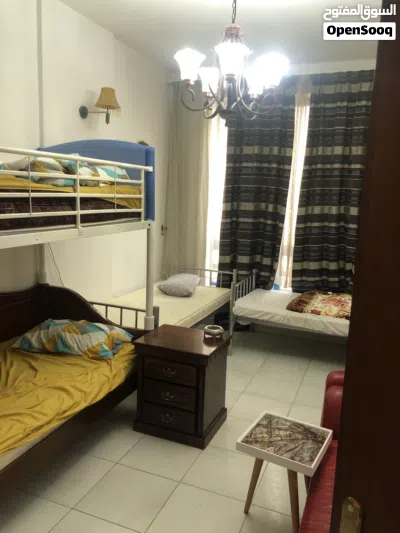سرير للمشاركه في مجلس نظيفه جدااا مطبخ و حمام خاص صاله كبيره 2