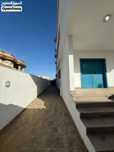 مبناء تجاري 2