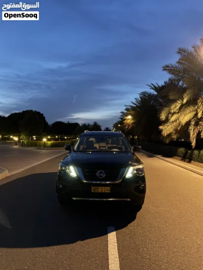 Nissan Pathfinder SV 4