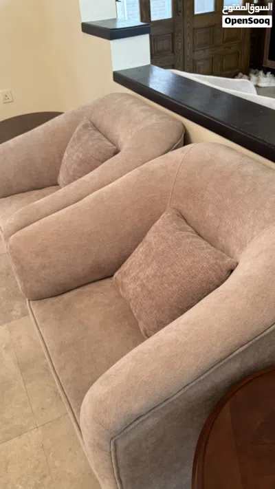 كنب بيج كبير مقاس 3x4 مع 4 كراسي جانبية 2